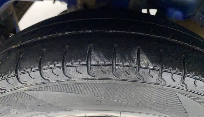 2016 Hyundai Eon ERA +, Petrol, Manual, 62,710 km, Right Rear Tyre Tread
