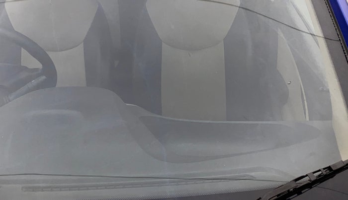 2016 Hyundai Eon ERA +, Petrol, Manual, 62,710 km, Front windshield - Minor spot on windshield