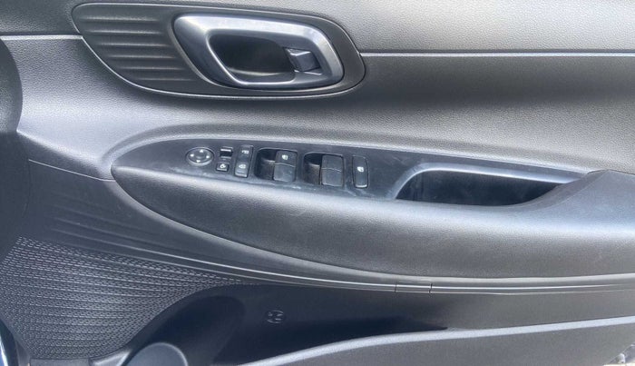 2023 Hyundai NEW I20 SPORTZ 1.2 AT, Petrol, Automatic, 10,620 km, Driver Side Door Panels Control