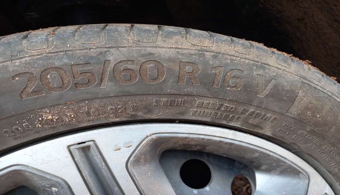 2017 Tata NEXON XM PETROL, CNG, Manual, 86,274 km, Left front tyre - Minor crack