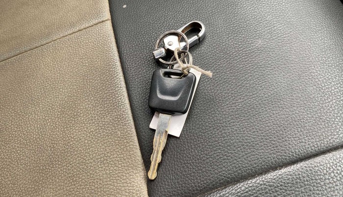 2018 Datsun Go Plus T, Petrol, Manual, 35,105 km, Key Close Up