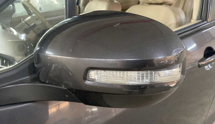 2016 Maruti Ertiga ZDI SHVS, Diesel, Manual, 62,699 km, Left rear-view mirror - Indicator light has minor damage