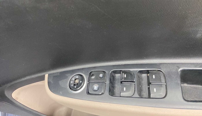 2016 Hyundai Grand i10 MAGNA AT 1.2 KAPPA VTVT, Petrol, Automatic, 51,747 km, Right front window switch / handle - Child Lock not working for windows
