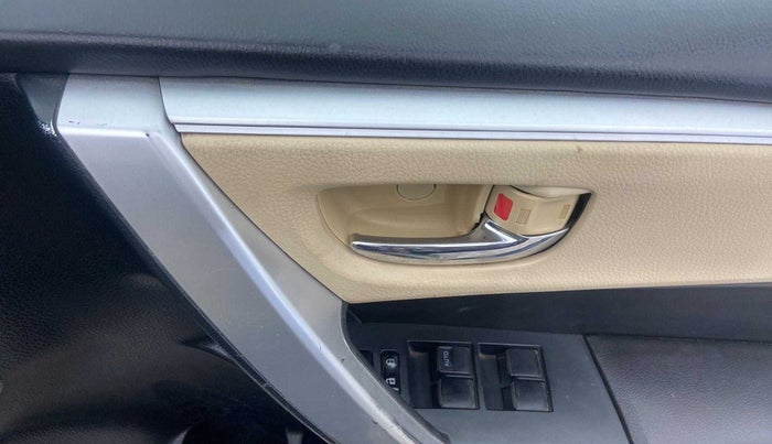 2017 Toyota Corolla Altis VL CVT PETROL, Petrol, Automatic, 98,305 km, Driver Side Door Panels Control