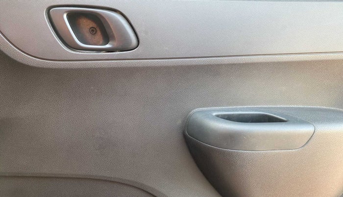 2016 Renault Kwid RXT 1.0, Petrol, Manual, 68,528 km, Driver Side Door Panels Control