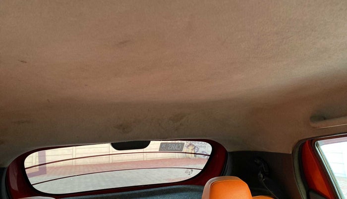 2016 Renault Kwid RXT 1.0, Petrol, Manual, 68,528 km, Ceiling - Roof lining is slightly discolored
