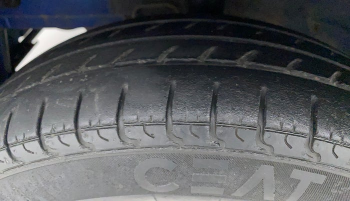 2013 Hyundai Eon D-LITE+, Petrol, Manual, 24,232 km, Left Front Tyre Tread