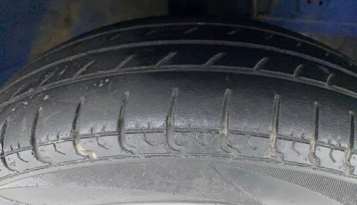 2013 Hyundai Eon D-LITE+, Petrol, Manual, 24,232 km, Right Front Tyre Tread