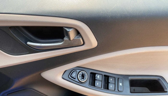 2015 Hyundai Elite i20 ASTA 1.2 (O), Petrol, Manual, 53,355 km, Driver Side Door Panels Control