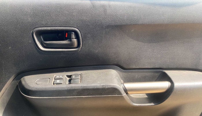 2018 Maruti IGNIS SIGMA 1.2, Petrol, Manual, 42,019 km, Driver Side Door Panels Control
