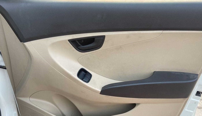 2011 Hyundai Eon MAGNA, Petrol, Manual, 71,895 km, Driver Side Door Panels Control