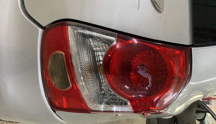 2013 Toyota Etios Liva V, Petrol, Manual, 75,671 km, Right tail light - Minor damage
