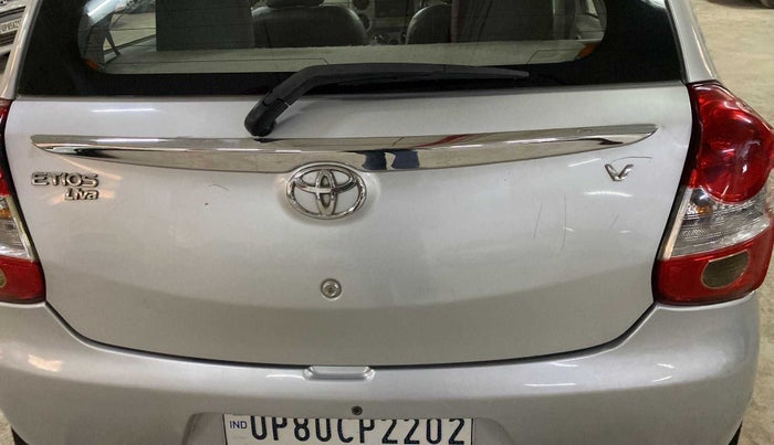 2013 Toyota Etios Liva V, Petrol, Manual, 75,671 km, Dicky (Boot door) - Minor scratches