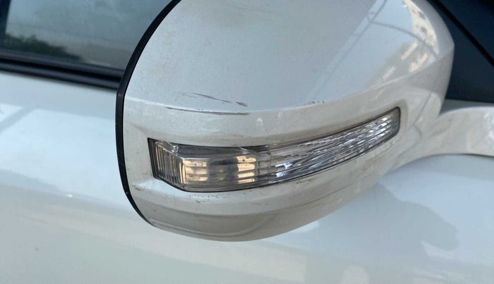 2015 Maruti Swift VDI ABS, Diesel, Manual, 28,198 km, Right rear-view mirror - Indicator light has minor damage