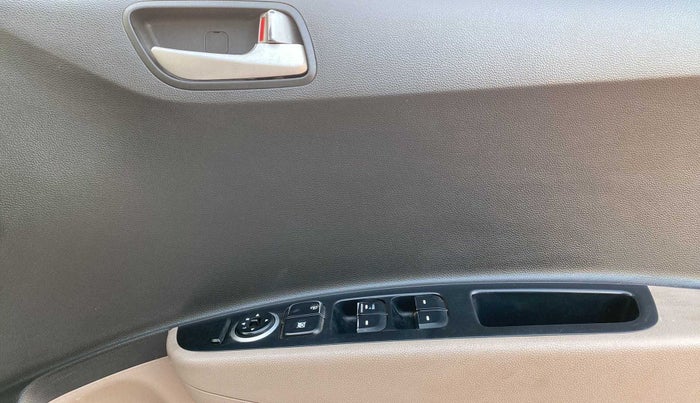 2015 Hyundai Xcent S 1.2, Petrol, Manual, 50,822 km, Driver Side Door Panels Control