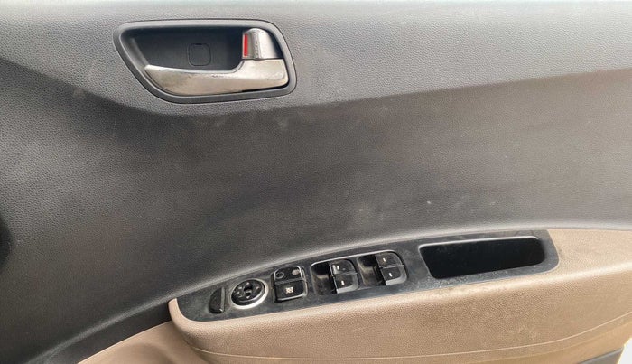 2015 Hyundai Grand i10 SPORTZ 1.2 KAPPA VTVT, Petrol, Manual, 42,322 km, Driver Side Door Panels Control