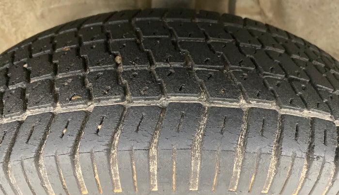 2011 Maruti 800 AC, Petrol, Manual, 42,688 km, Left Front Tyre Tread