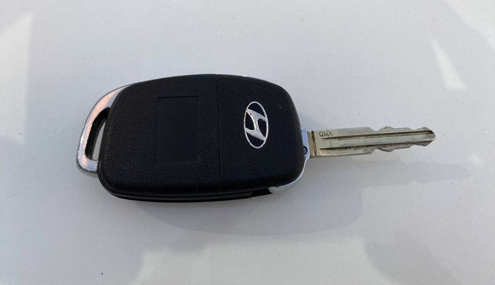 2021 Hyundai VENUE S+ 1.2, Petrol, Manual, 32,964 km, Key Close Up