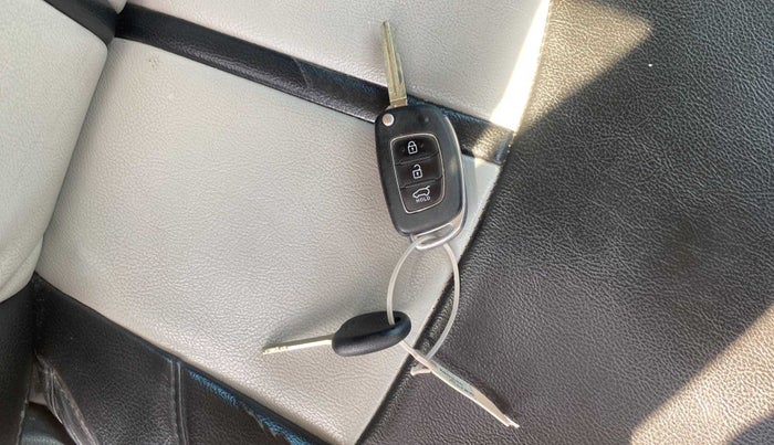 2019 Hyundai VENUE S 1.0 TURBO MT, Petrol, Manual, 71,763 km, Key Close Up