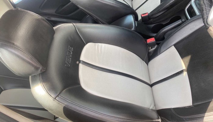 2019 Hyundai VENUE S 1.0 TURBO MT, Petrol, Manual, 71,763 km, Driver seat - Cover slightly torn
