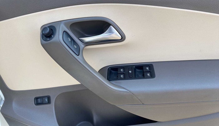 2015 Volkswagen Vento COMFORTLINE 1.6, Petrol, Manual, 23,808 km, Driver Side Door Panels Control