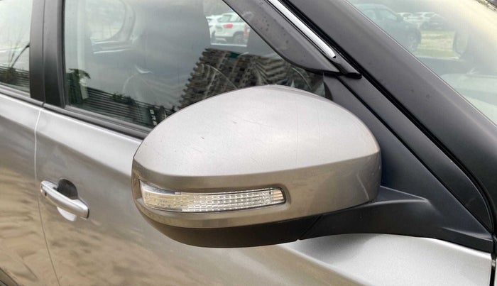2020 Maruti Vitara Brezza ZXI PLUS, Petrol, Manual, 22,713 km, Right rear-view mirror - Indicator light has minor damage