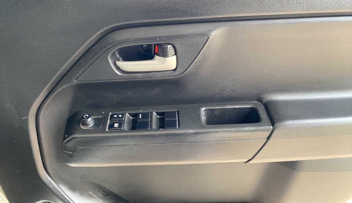 2019 Maruti New Wagon-R VXI 1.2 AMT, Petrol, Automatic, 27,065 km, Driver Side Door Panels Control