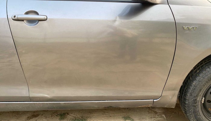 2016 Maruti Swift VXI, Petrol, Manual, 1,02,437 km, Driver-side door - Slightly rusted