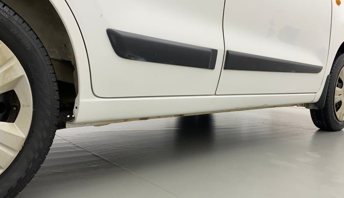 2015 Maruti Wagon R 1.0 VXI, CNG, Manual, 73,165 km, Right running board - Slightly dented