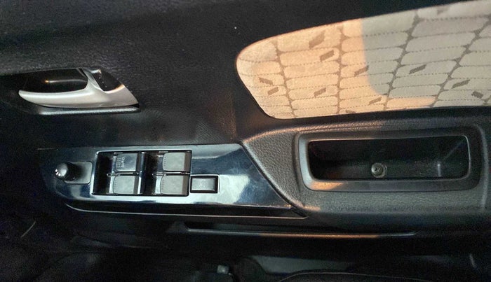 2017 Maruti Wagon R 1.0 VXI AMT, Petrol, Automatic, 64,365 km, Driver Side Door Panels Control