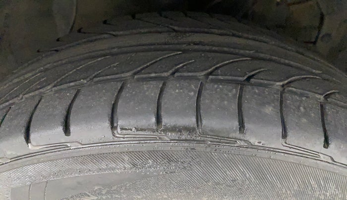 2017 Maruti S Cross ZETA 1.3, Diesel, Manual, 85,432 km, Right Front Tyre Tread