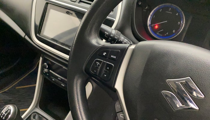 2017 Maruti S Cross ZETA 1.3, Diesel, Manual, 85,432 km, Steering wheel - Sound system control not functional
