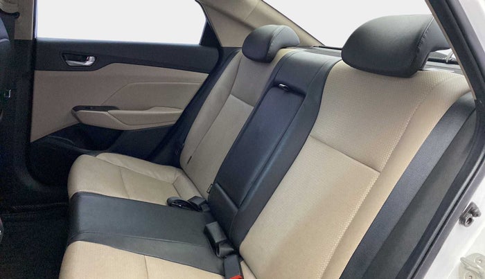 2018 Hyundai Verna 1.6 VTVT SX (O) AT, Petrol, Automatic, 43,293 km, Right Side Rear Door Cabin