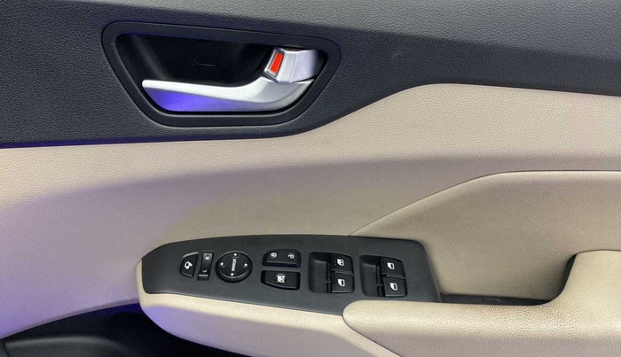 2018 Hyundai Verna 1.6 VTVT SX (O) AT, Petrol, Automatic, 43,293 km, Driver Side Door Panels Control