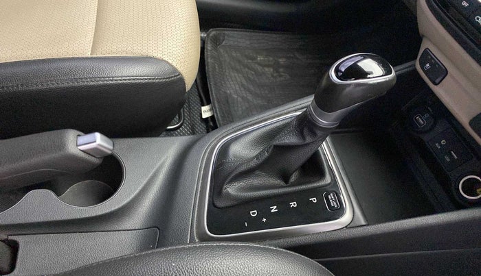 2018 Hyundai Verna 1.6 VTVT SX (O) AT, Petrol, Automatic, 43,293 km, Gear Lever