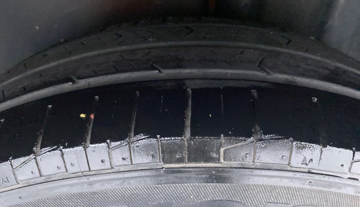 2011 Maruti Swift VXI D, Petrol, Manual, 55,215 km, Left Rear Tyre Tread