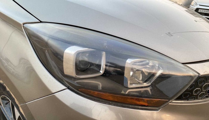 2018 Tata TIGOR XZ PLUS PETROL, Petrol, Manual, 67,027 km, Right headlight - Faded