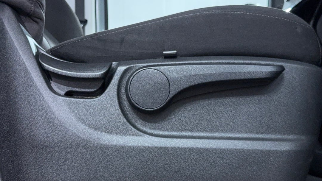 2023 Hyundai Staria Staria, Automatic, 81037 km, Drivers Side Adjustment Panel