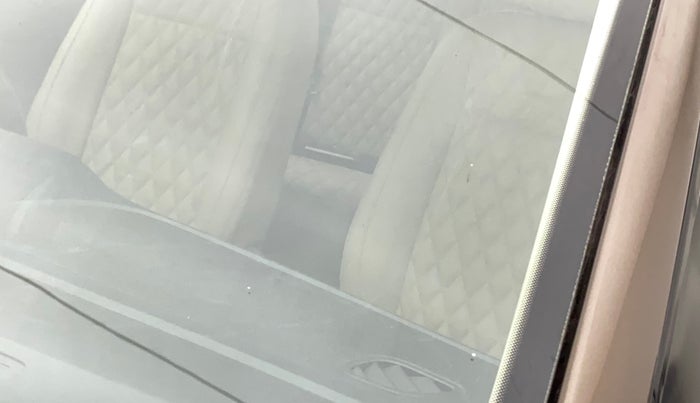 2016 Volkswagen Polo HIGHLINE1.2L, Petrol, Manual, 92,250 km, Front windshield - Minor spot on windshield