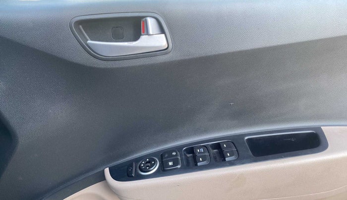 2018 Hyundai Grand i10 SPORTZ 1.2 KAPPA VTVT, Petrol, Manual, 40,832 km, Driver Side Door Panels Control