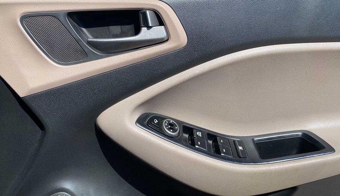 2017 Hyundai Elite i20 ASTA 1.2, Petrol, Manual, 55,291 km, Driver Side Door Panels Control