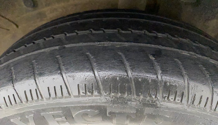 2013 Toyota Etios Liva G, Petrol, Manual, 87,572 km, Left Rear Tyre Tread