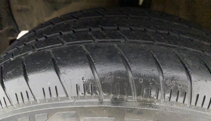 2013 Toyota Etios Liva G, Petrol, Manual, 87,572 km, Left Front Tyre Tread