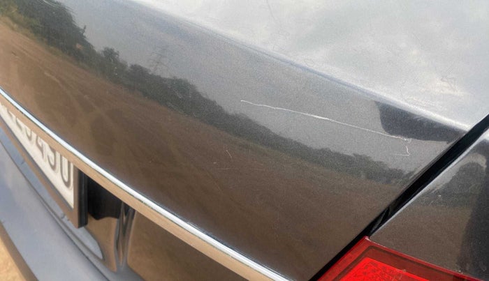 2016 Volkswagen Vento COMFORTLINE 1.5 AT, Diesel, Automatic, 75,584 km, Dicky (Boot door) - Minor scratches