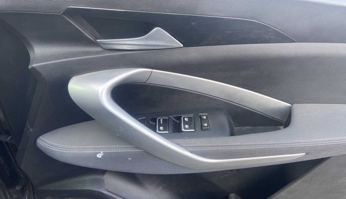 2021 MG HECTOR SUPER 1.5 PETROL, Petrol, Manual, 28,083 km, Driver Side Door Panels Control