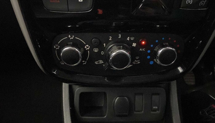 2017 Nissan Terrano XV D THP PREMIUM 110 PS, Diesel, Manual, 1,02,580 km, AC Unit - Directional switch has minor damage
