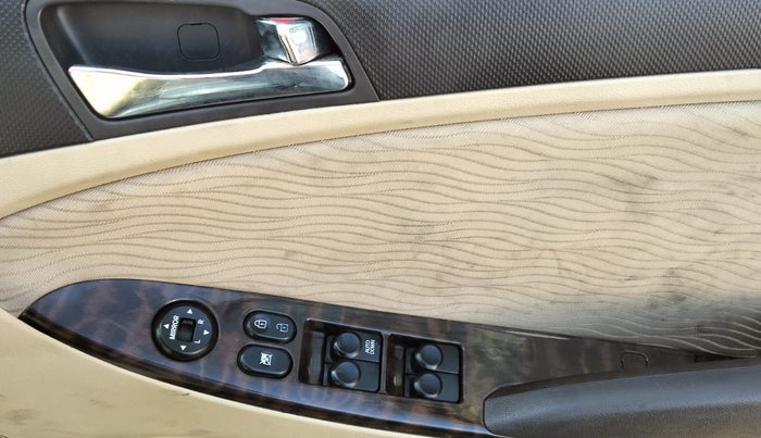 2012 Hyundai Verna FLUIDIC 1.6 CRDI EX, Diesel, Manual, 96,687 km, Driver Side Door Panels Control