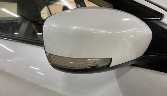 2018 Maruti Ciaz DELTA 1.4 MT PETROL, Petrol, Manual, 42,093 km, Right rear-view mirror - Indicator light has minor damage