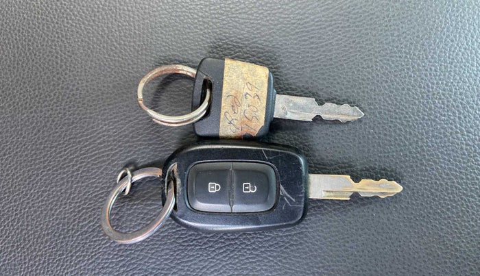 2017 Datsun Redi Go T (O), Petrol, Manual, 20,452 km, Key Close Up
