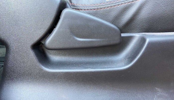 2017 Datsun Redi Go T (O), Petrol, Manual, 20,452 km, Driver Side Adjustment Panel